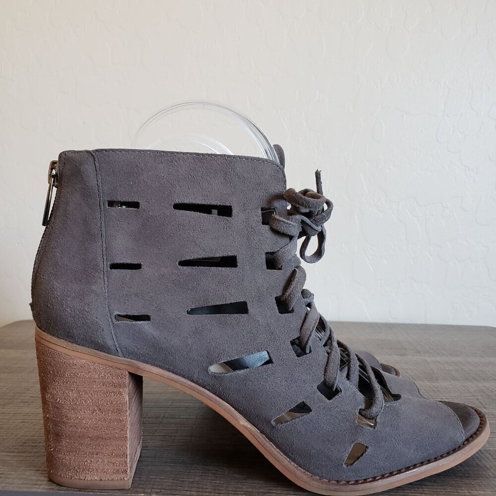 Vince Camuto Tressa Suede Cutout Lace Up Ankle Bootie Sandal Grey Sz Women's 8.5